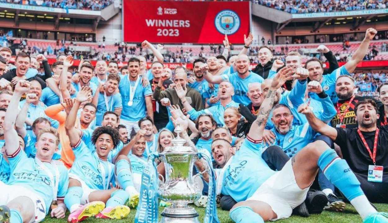 Manchester City saat merayakan Treble Winners