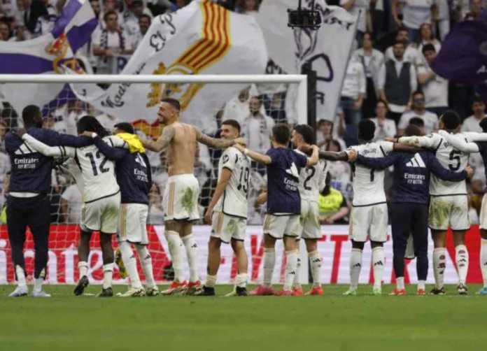 Skuad Real Madrid Saat Rayakan Kemenangan