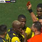 Enner Valencia diganjar kartu merah
