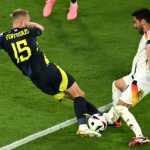Gundogan saat ditekel pemain Skotlandia di Laga Kontra Jerman
