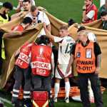 Cedera Horor! Apa Yang Terjadi Pada Barnabas Varga di Laga Skotlandia vs Hungaria? Tim medis memberika pertolongan pada Barnabas Varga di laga Skotlandia vs Hungaria