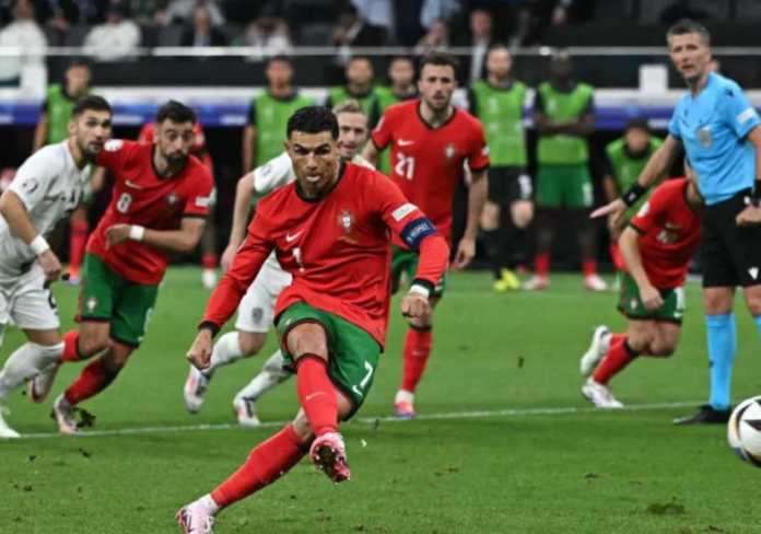 Cristiano Ronaldo Saat Gagal Penalti di laga Portugal vs Slovenia