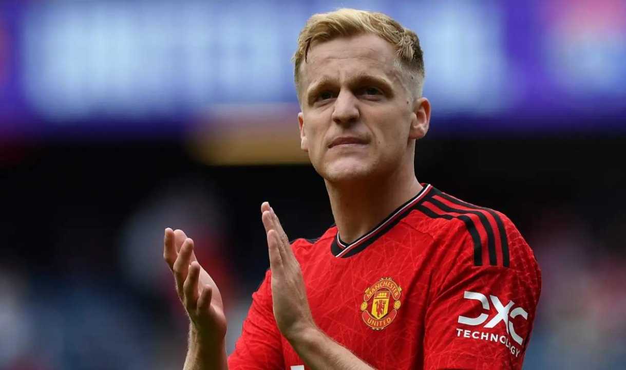 Donny van de Beek resmi tinggalkan Manchester United