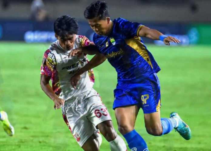 Duel Persib Bandung vs Persis Solo