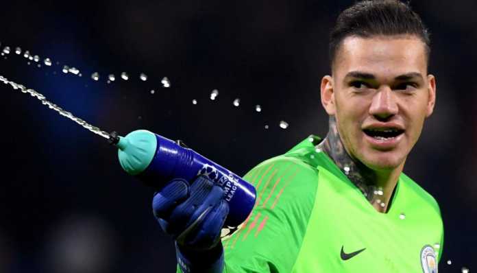 Ederson Moraes kiper utama Manchester City