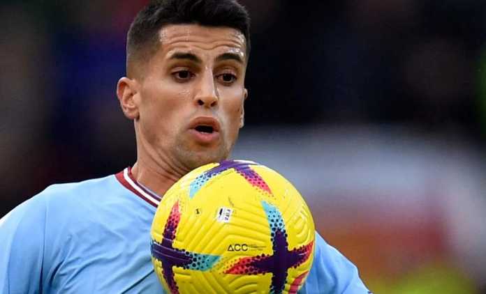 Joao Cancelo pemain Manchester City