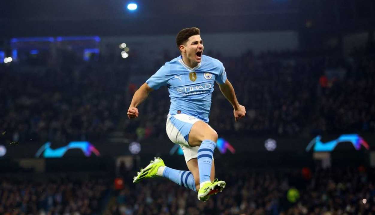 Julian Alvarez pemain Manchester City