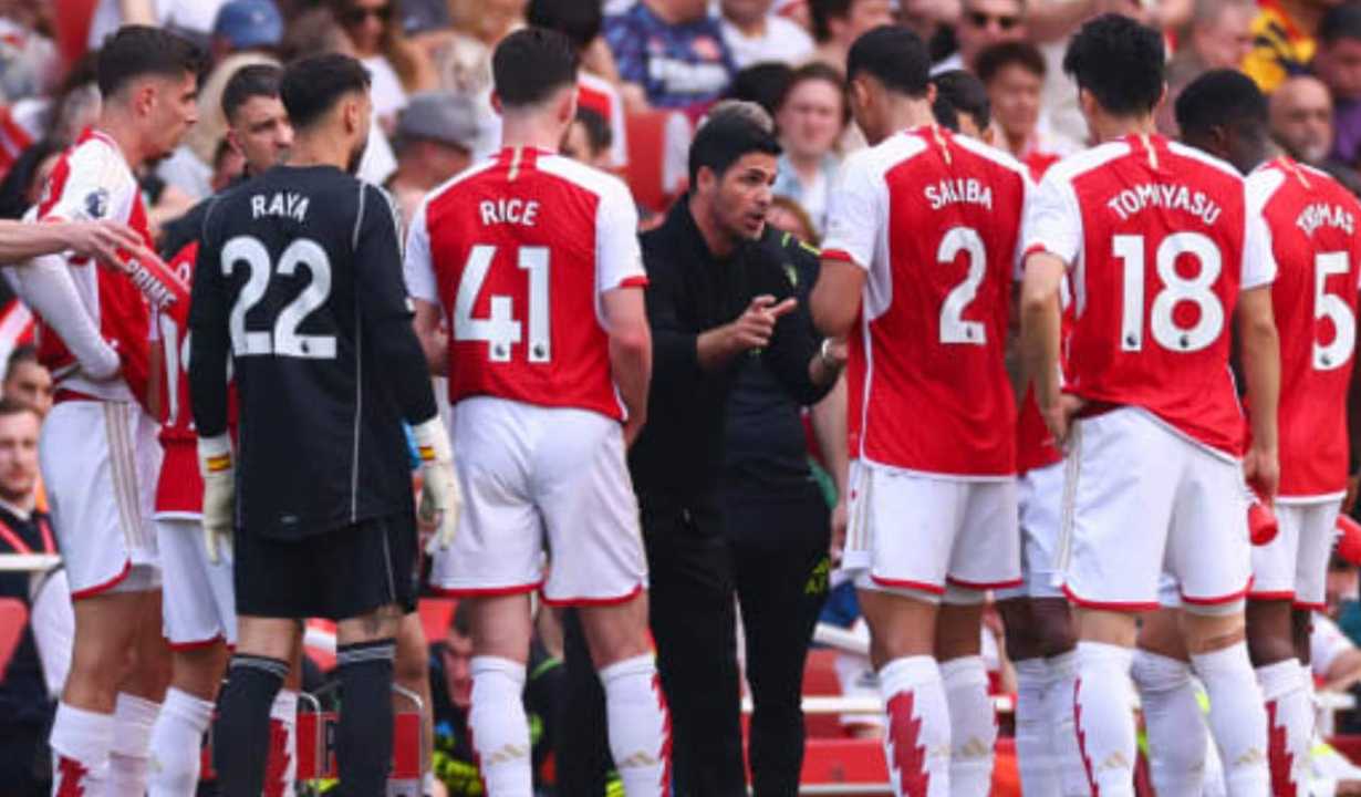 Pemain Arsenal dan pelatih Mikel Arteta