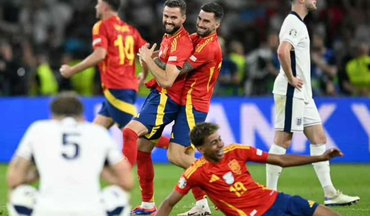 Pemain Spanyol merayakan kemenangan mereka di final Euro 2024