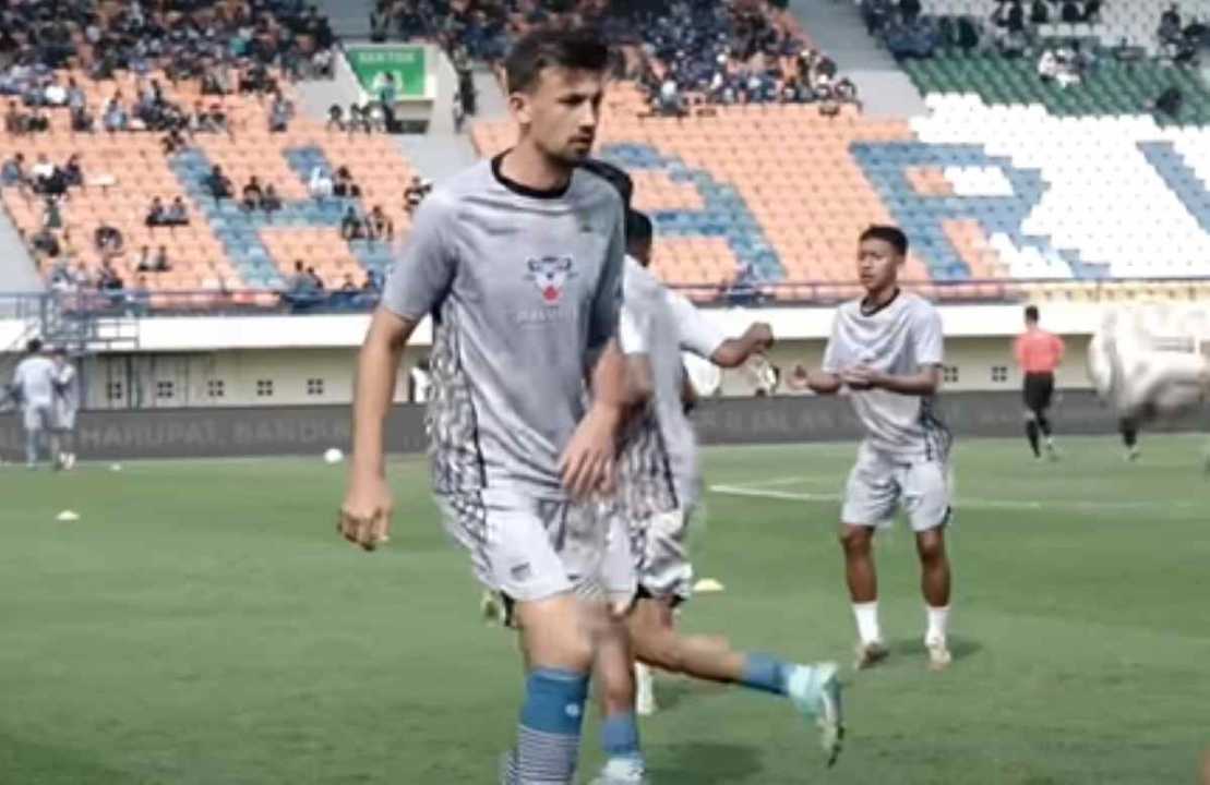 Pemain baru Persib Mateo Kocijan dalam latihan jelang laga Piala Presiden