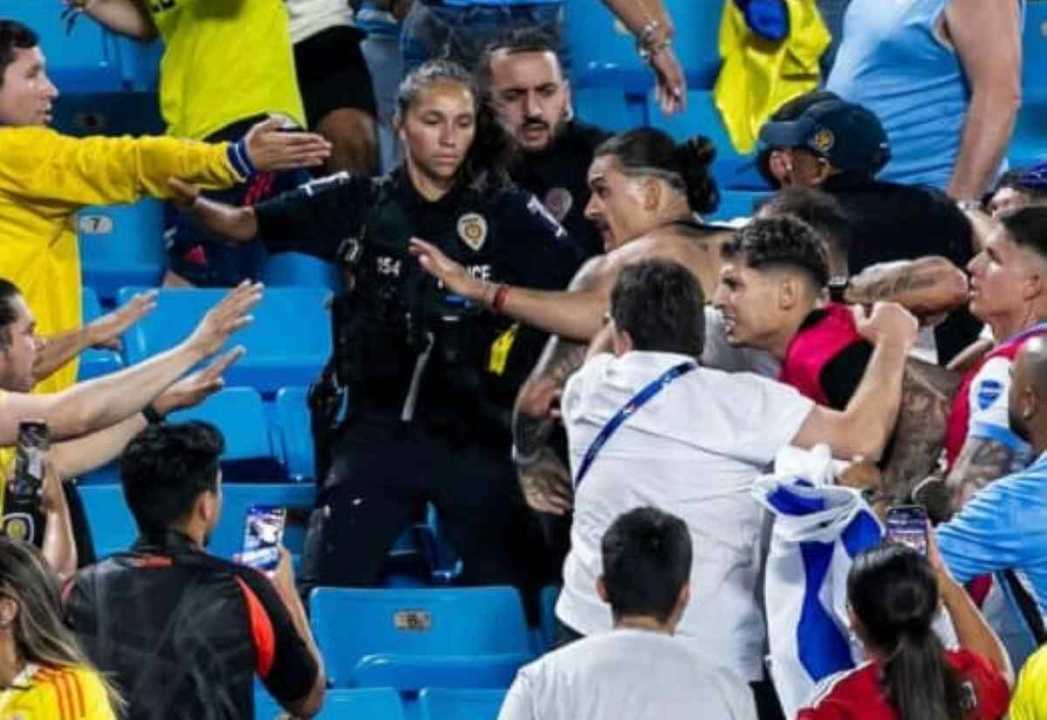 Perkelahian pemain Uruguay dan fans Kolombia di Copa America