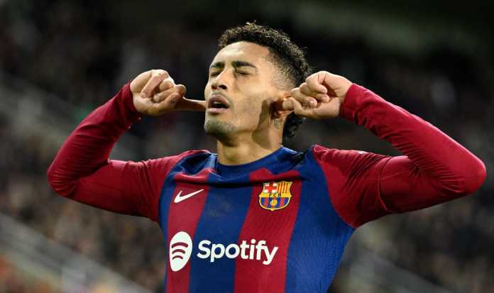 Raphinha pemain Barcelona target transfer Arsenal