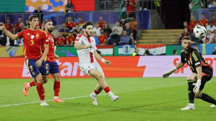 Robin Le Normand saat mencetak gol bunuh diri di laga Spanyol vs Georgia di Piala Eropa