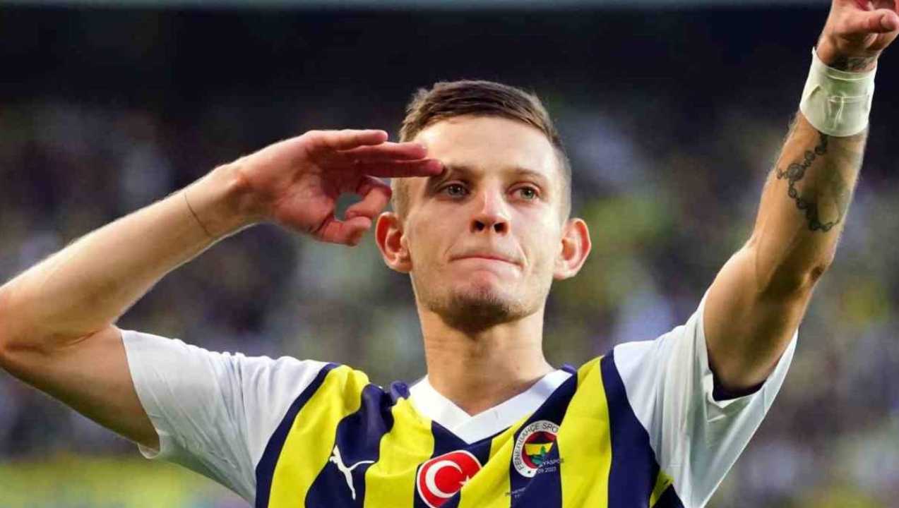 Sebastian Szymanski pemain Fenerbahce