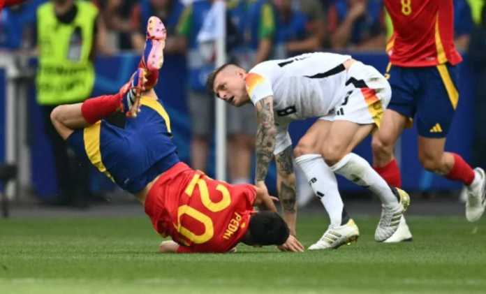 Toni Kroos Sesaat Setelah Lakukan Tekel Terhadap Pedri