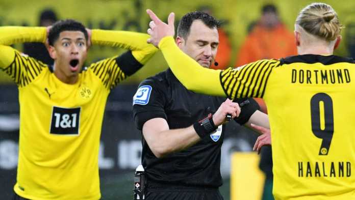 Wasit Felix Zwayer yang akan memimpin laga Belanda vs Inggris di semifinal Euro 2024