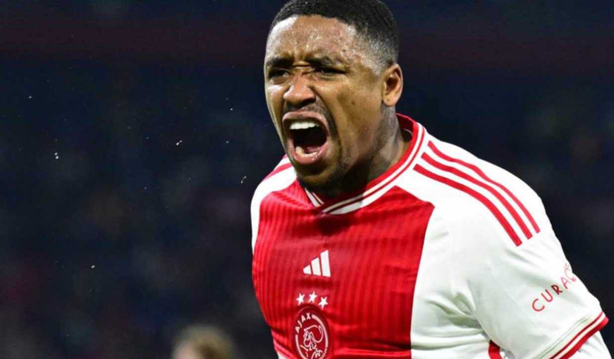 Winger Ajax Amsterdam Steven Bergwijn