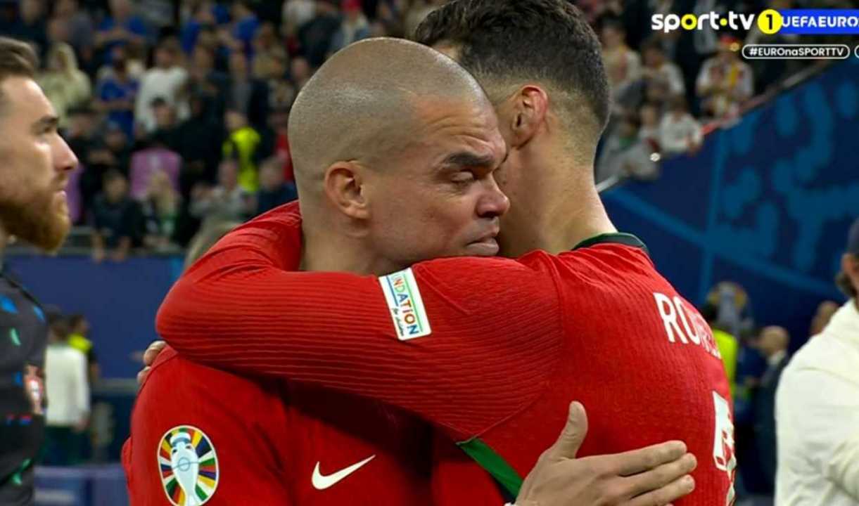 Cristiano Ronaldo Hibur Pepe yang Menangis Usai Kekalahan Adu Penalti Portugal dari Prancis