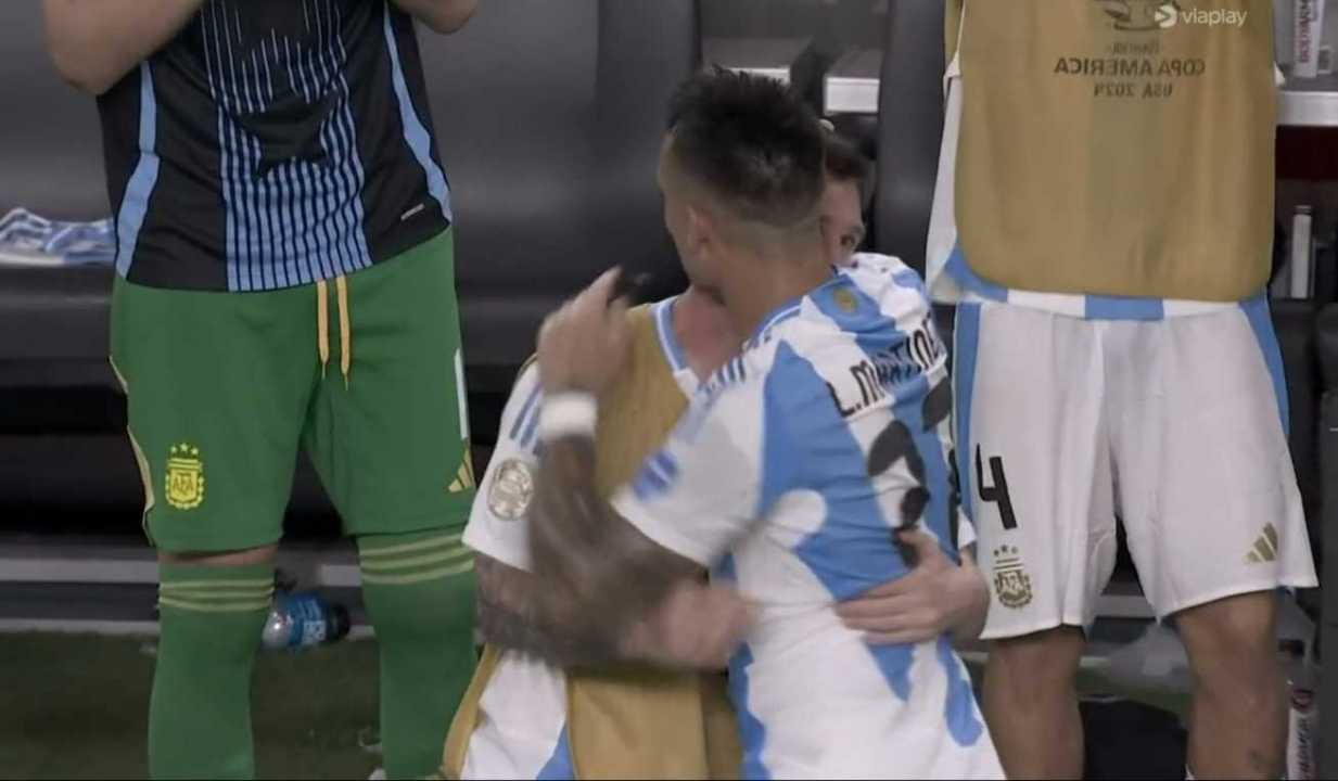 Lautaro Martinez Rayakan Gol Bersama Lionel Messi