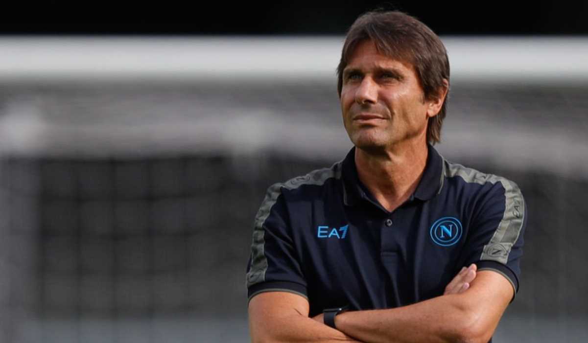 Antonio Conte saat memimpin latihan tim Napoli