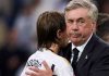 Carlo Ancelotti memeluk Luka Modric