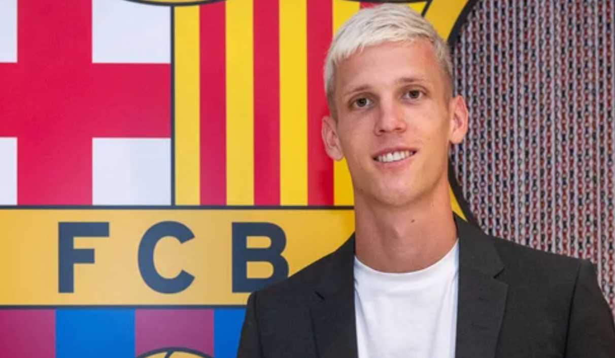 Dani Olmo saat diperkenalkan sebagai pemain baru Barcelona