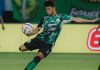 Hokky Caraka saat PSS Sleman Tandang ke Persebaya di pekan pertama