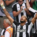 Joelinton merayakan golnya dalam laga Newcastle United vs Southampton di Liga Inggris