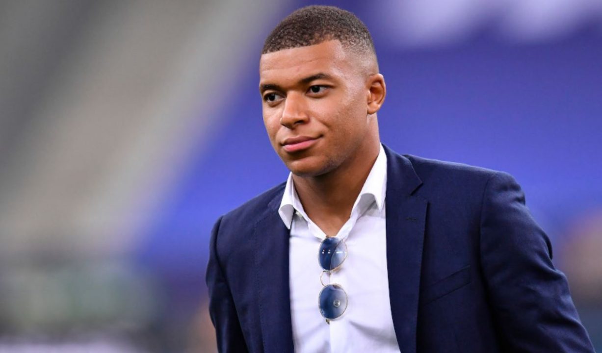 Kylina Mbappe tagih gajinya yang belum dibayar PSG