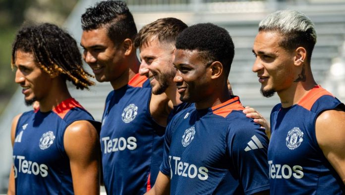 Pemain Manchester United dalam sesi latihan bersiap hadapi Manchester City di laga Community Shield