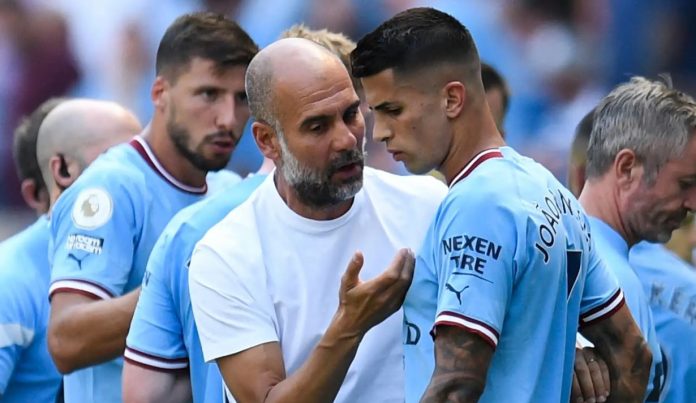 Pep Guardiola pelatih Manchester City bersama Joao Cancelo