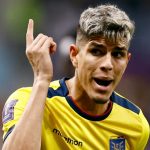 Manchester United Incar Pemain Leverkusen Yang Disebut Mirip Antonio Valencia Piero Hincapie pemain Bayer Leverkusen