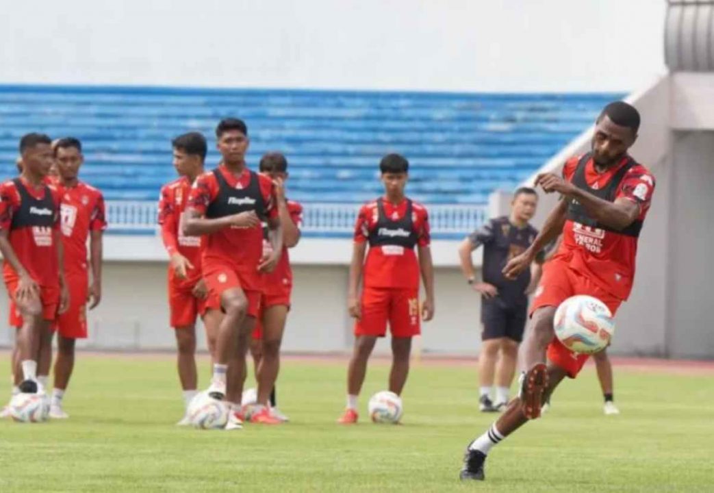 Skuad Malut United dalam sebuah sesi latihan