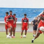 Skuad Malut United dalam sebuah sesi latihan