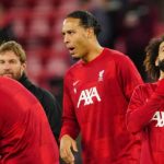 Tiga Masalah Besar Liverpool Yang Harus Diselesaikan Selain Minimnya Transfer Pemain Tiga bintang Liverpool - Trent Alexander-Arnold, Virgil Van Dijk dan Mohamed Salah