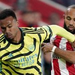 Bryan Mbeumo duel dengan Gabriel Magalhaes