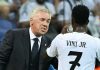 Carlo Ancelotti memberi instruksi pada Vinicius