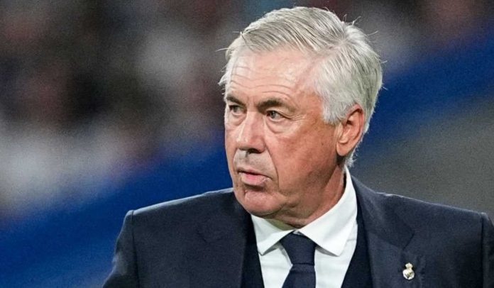 Carlo Ancelotti saat mengawasi pertandingan Real Madrid