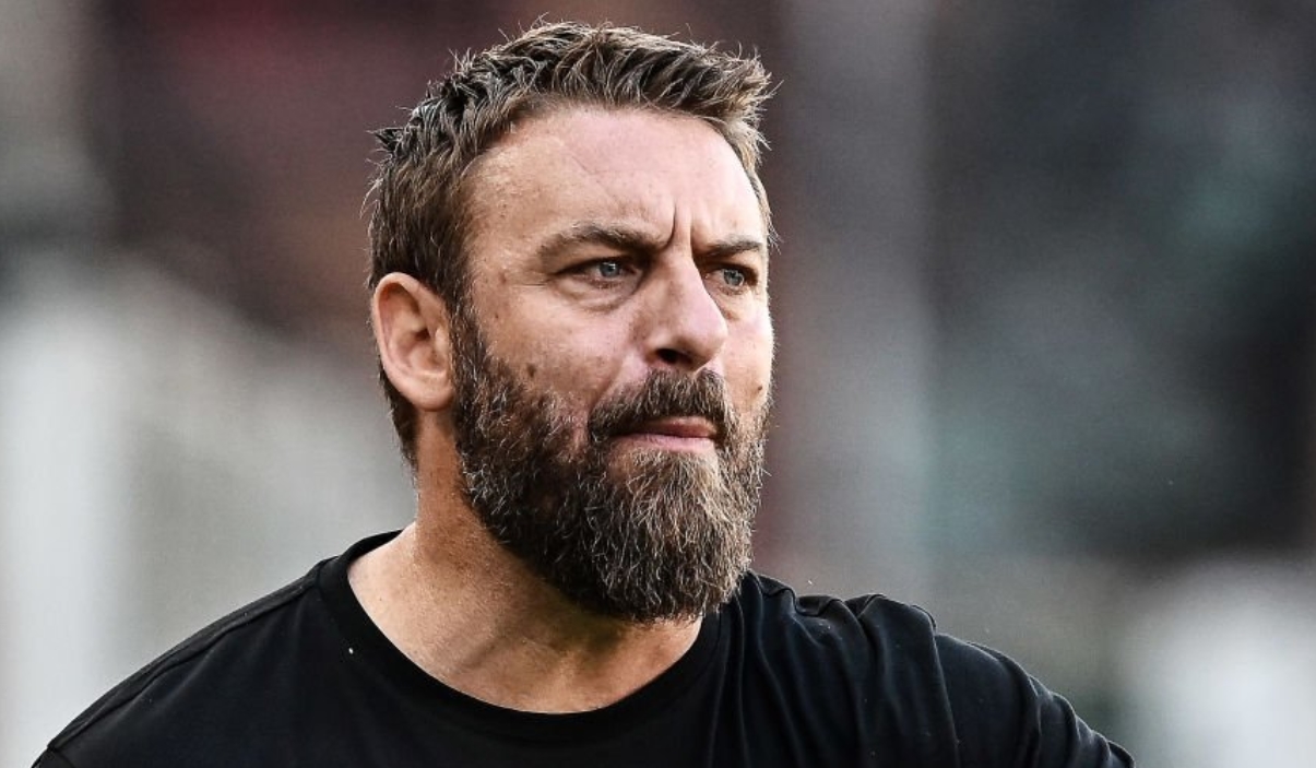 Daniele de Rossi saat memimpin tim AS Roma