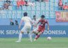 Duel PSM Makassar saat dikalahkan Arema FC 0-1