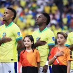 Eder Militao bersama Timnas Brasil jelang sebuah laga