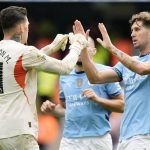 Ederson dan John Stones bertos tangan