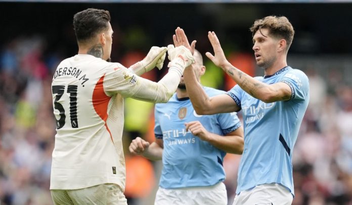 Ederson dan John Stones bertos tangan