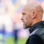 Erik ten Hag mengawasi timnya di laga kontra Crystal Palace