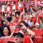 Fans Liverpool mendukung tim kesayangan mereka