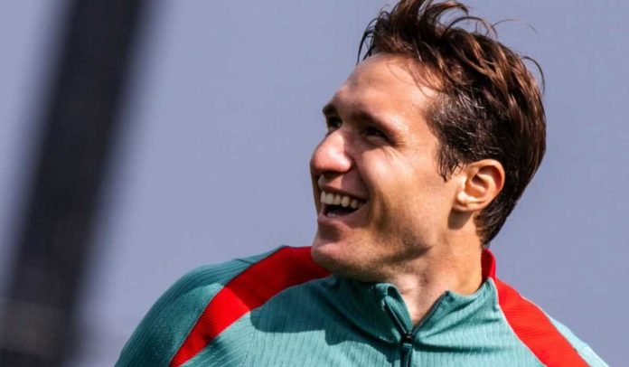 Federico Chiesa saat latihan di tim Liverpool