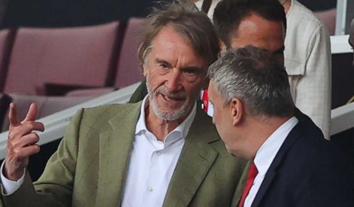 Jim Ratcliffe saat menyaksikan laga Manchester United