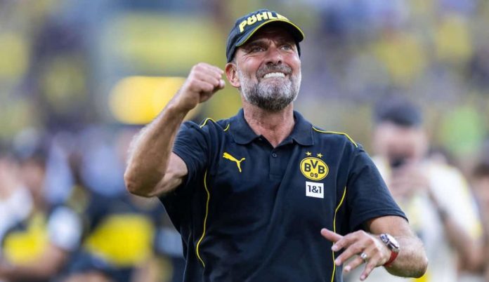 Jurgen Klopp tampak bahagia kembali menjadi pelatih Borussia Dortmund