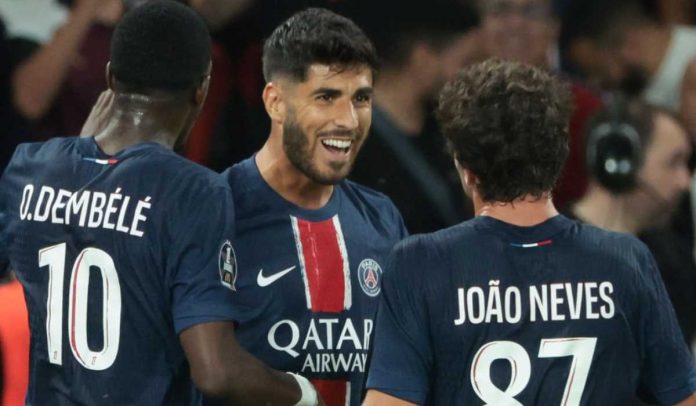 Marco Asensio rayakan gol bersama rekan-rekannya di PSG