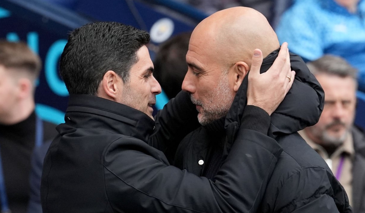 Mikel Arteta menyapa Pep Guardiola